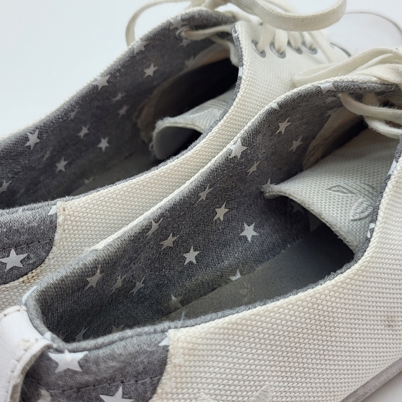 Adidas women's white with grey casual canvas and leather flat sneaker Sz 7.5 - Picture 3 of 12